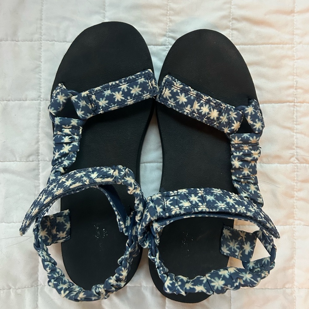 Universal Thread Blue Patterned Velcro Sandals - Picture 3 of 4